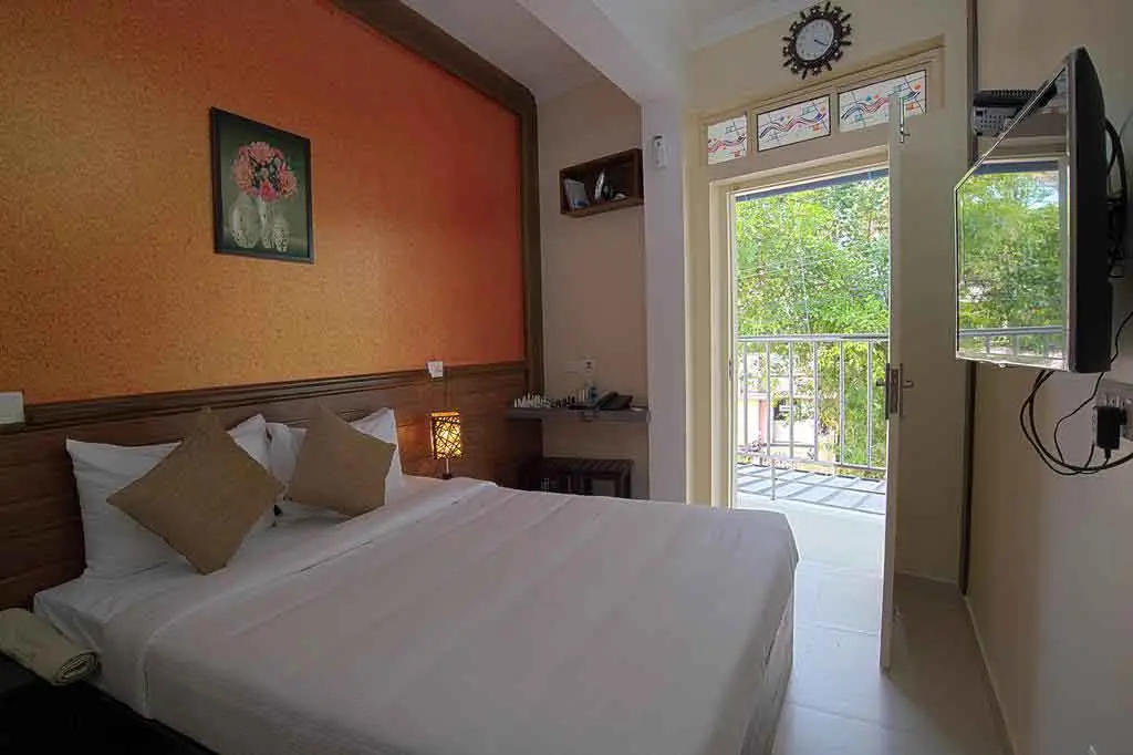 Modern Double Deluxe Room interior